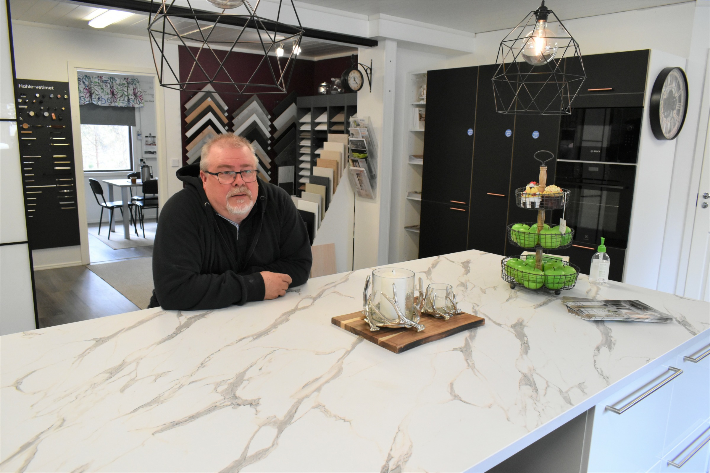 Ismo Manninen tekee design-keittiöiden rajakauppaa Norjaan 1
